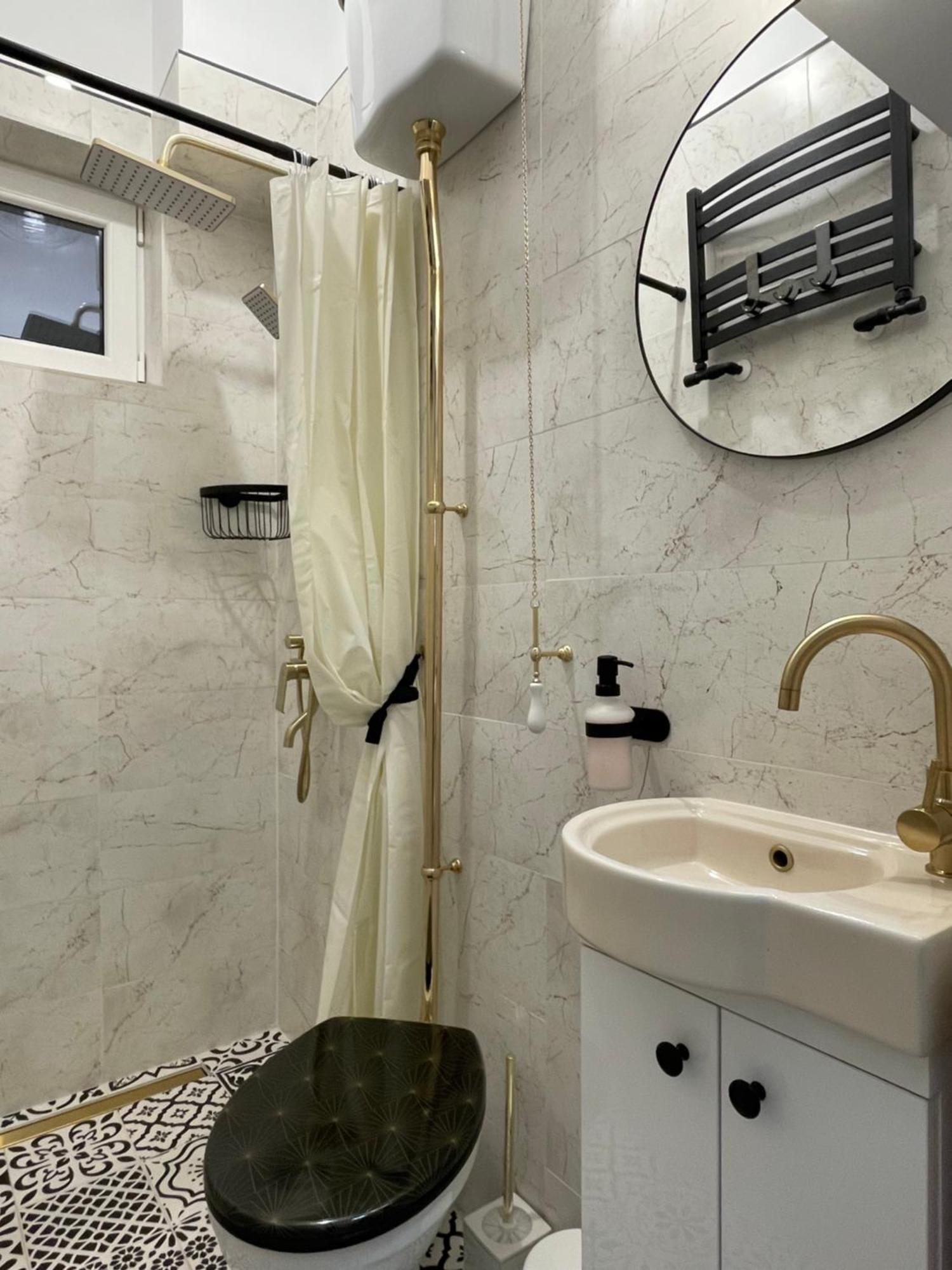 شقة Studio Alice Romana Square بوخارست المظهر الخارجي الصورة